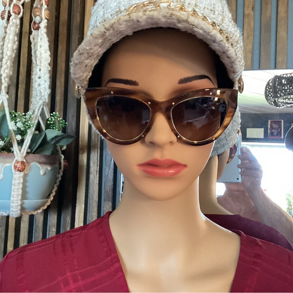 MCM Sunglasses with case and cleaning cloth in excellent condition - Picture 3 of 8